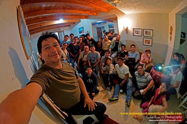 Grupo de Fotografos Cuaresmales Antigüeños. Foto Facebook Semanasantaen Antigua