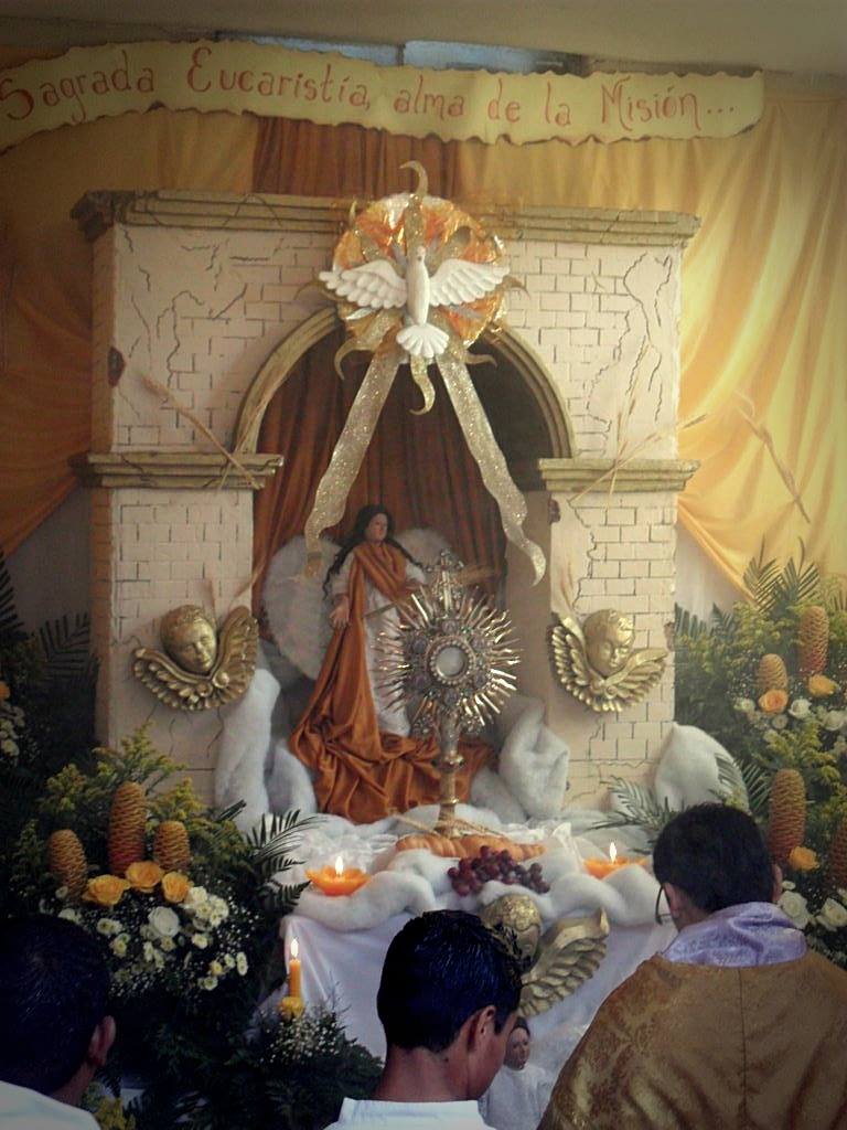 Altar para Corpus Christi en Santa Rosa, San Antonio Teocinte