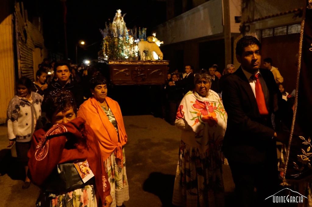 Devotos en Rezados de Guatemala