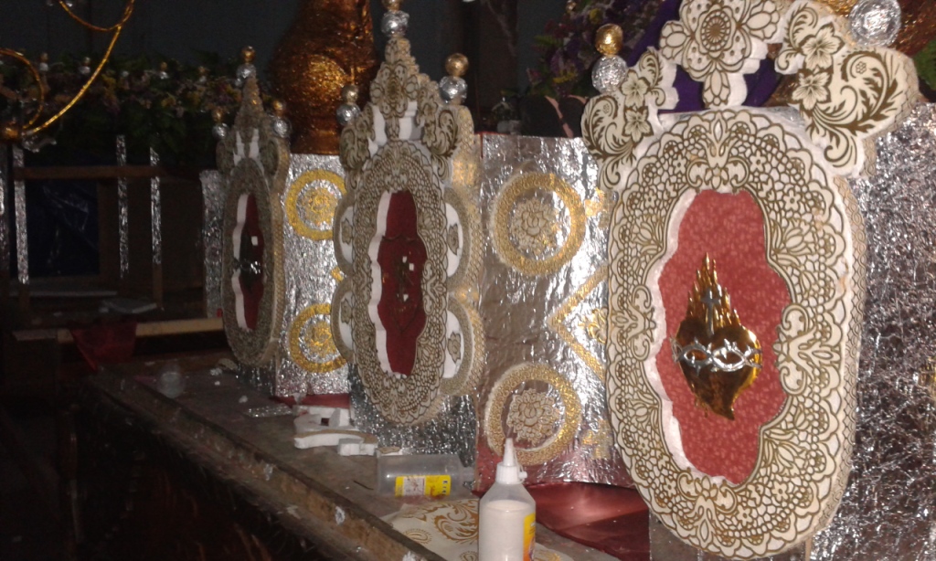 ¿Cómo se hacen adornos procesionales? en Totonicapán
