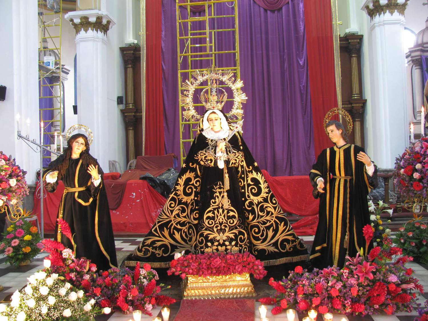 Virgen de Soledad Reina de la Paz realeza de María (1)