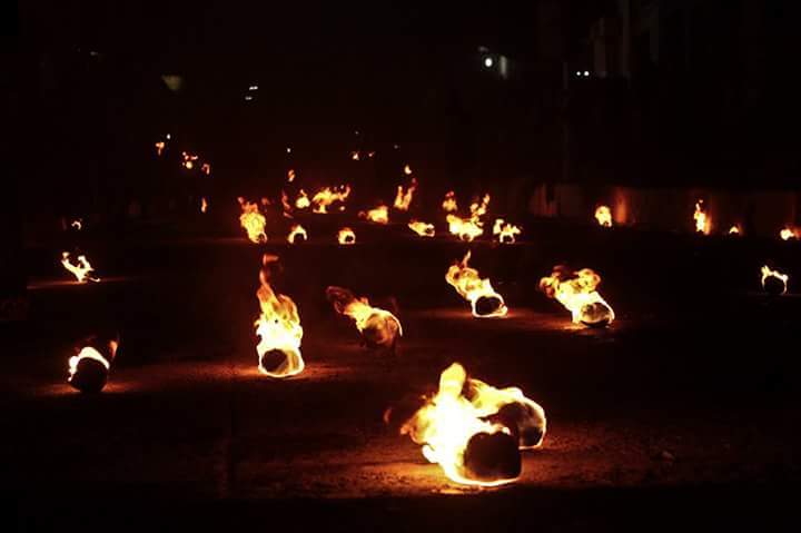 Bolas de fuego en 'La Recuerda' de Nejapa. (Fotografías: Bladimir Jiménez)