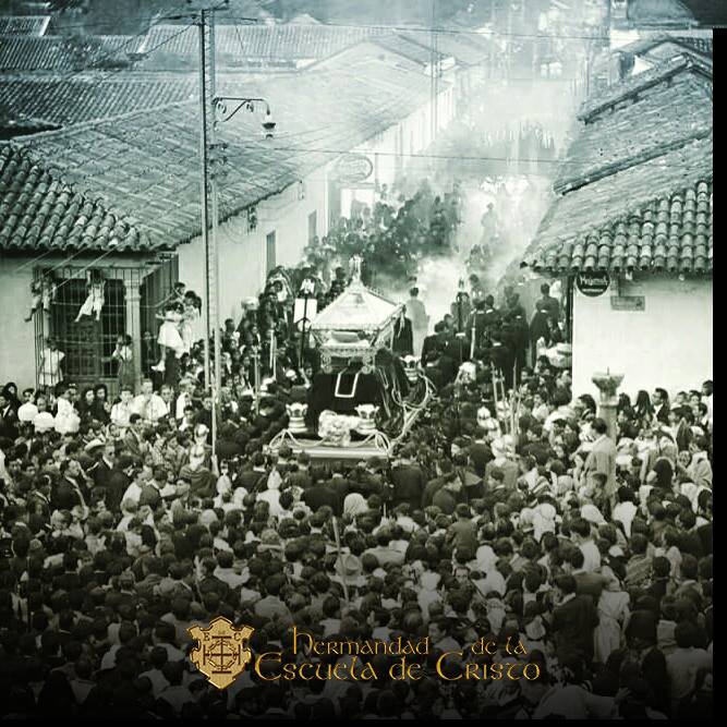 Cortejo Procesional del Santo Entierro de Cristo enfilando hacia la Calle de los Pasos, Viernes Santo 23 de abril de 1954