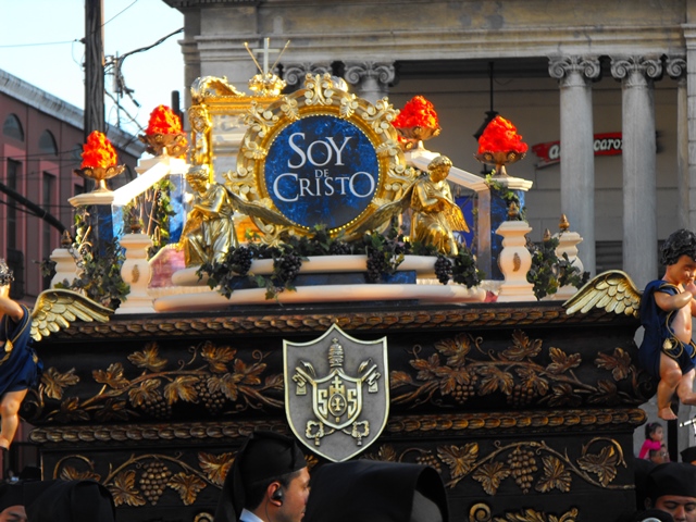 Andas procesionales del Señor Sepultado Cristo del Amor y Virgen de Soledad de Santo Domingo