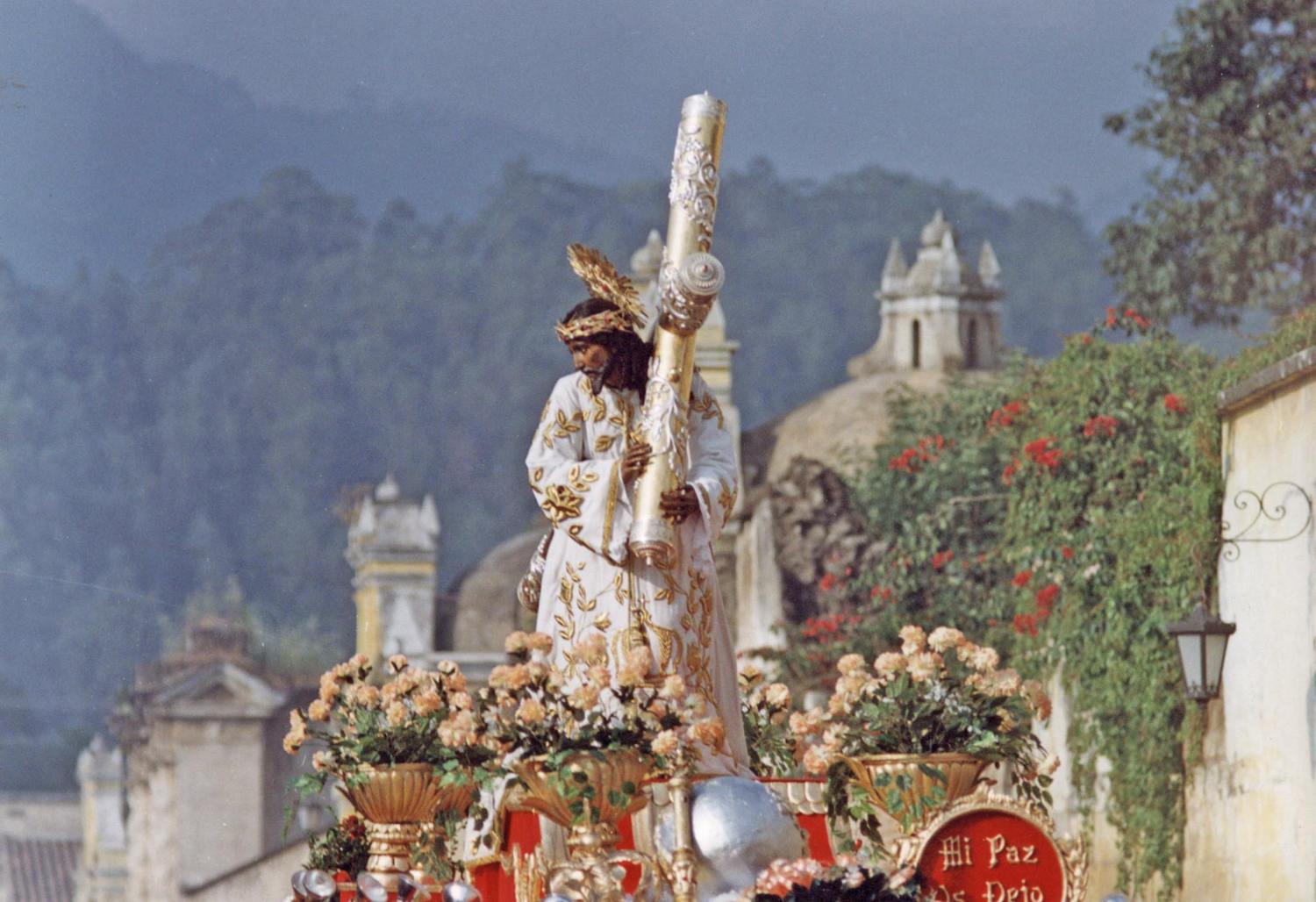 Jesús Nazareno de los Milagros en su procesión en la Antigua Guatemala