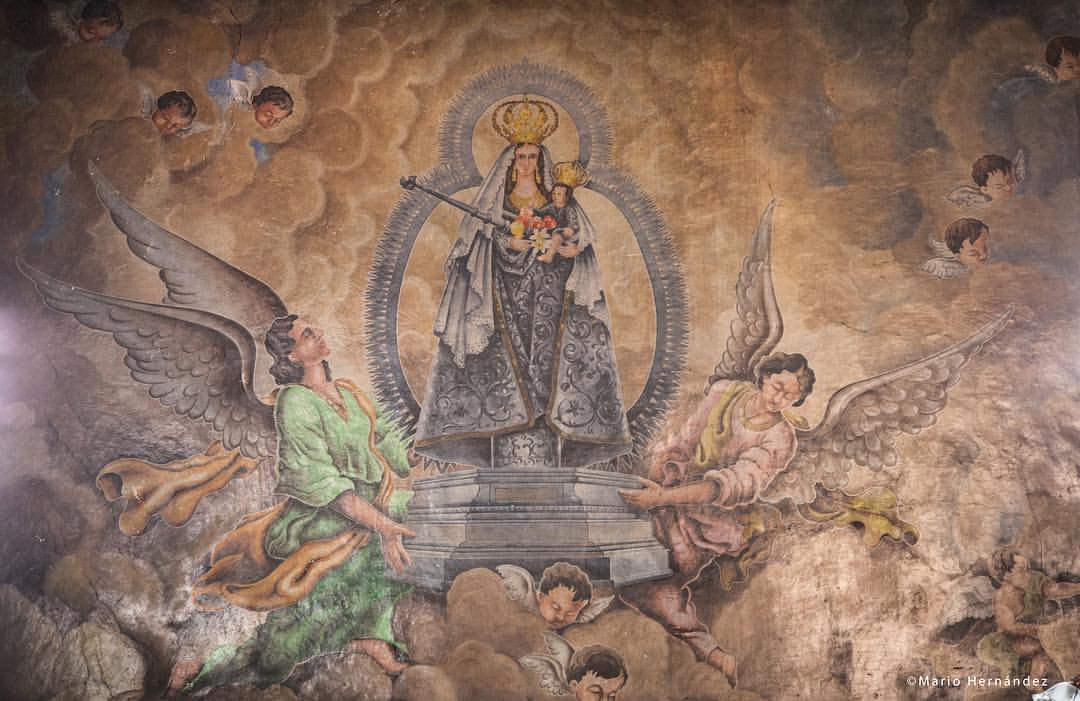 Mural de la Virgen de Candelaria en el interior de la Iglesia de Nuestra Señora de Candelaria en Chiantla Huehuetenago