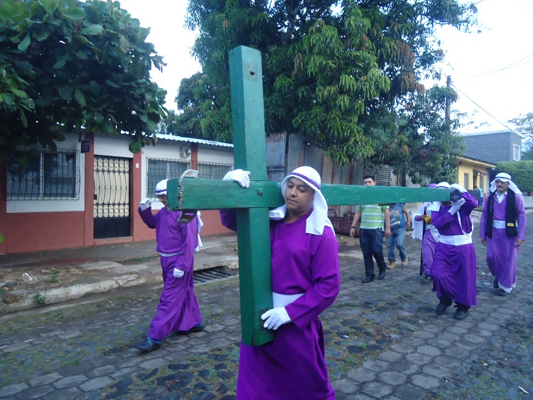 Un viernes santo en Juayúa: El Vía Crucis.