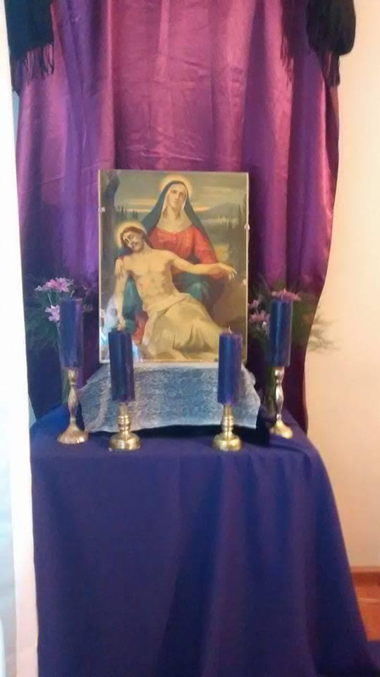 Altares de Viernes de Dolores que se realizan en los hogares guatemaltecos