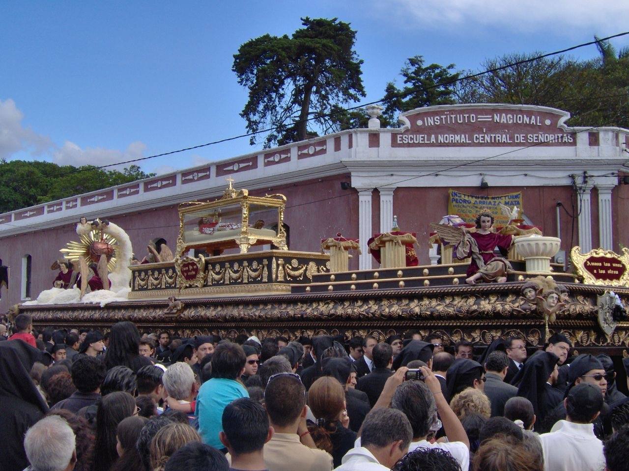 Adorno del Sagrado Corazon de Jesús en Santo Domingo