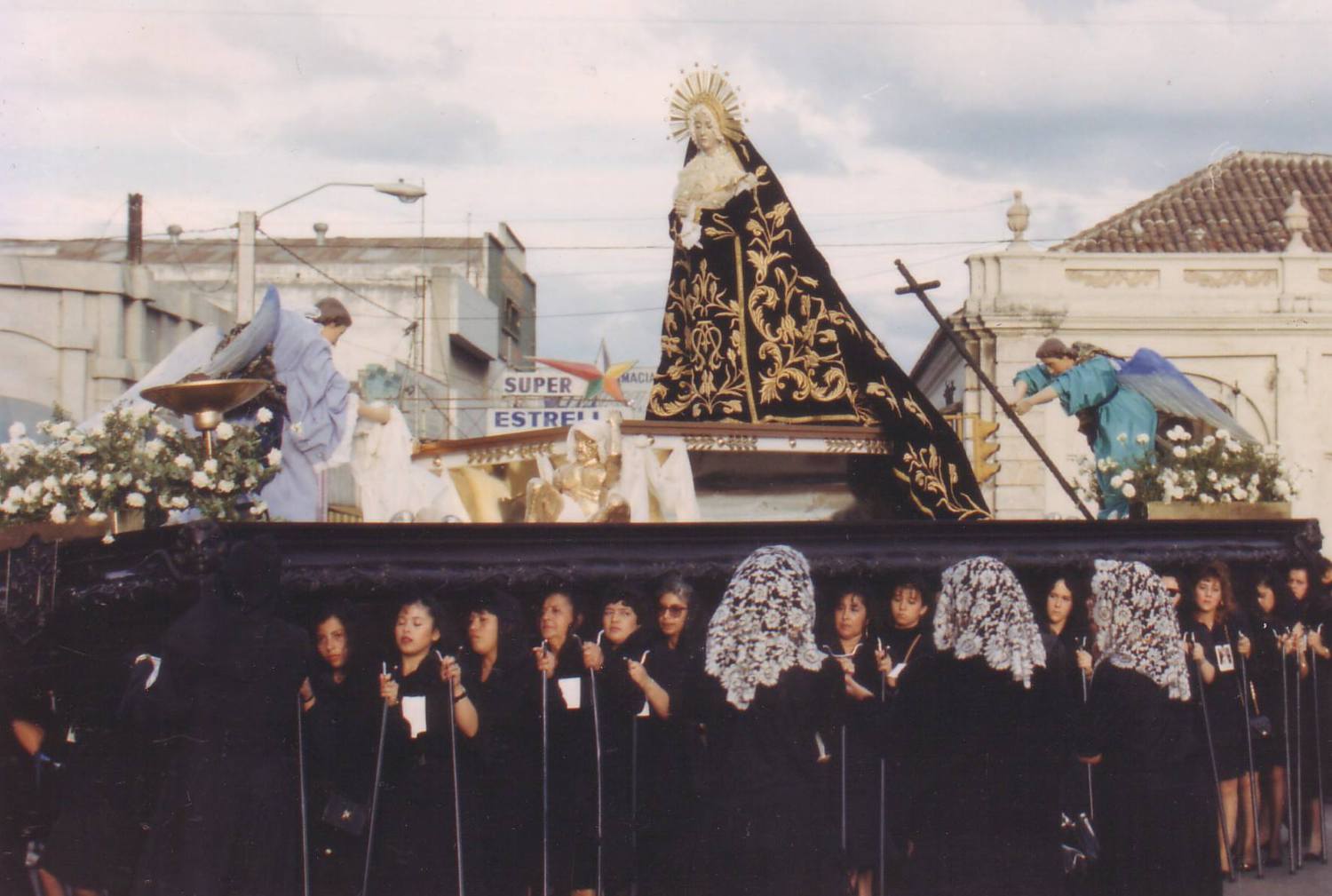 Adornos procesionales de Santo Domingo en 1994