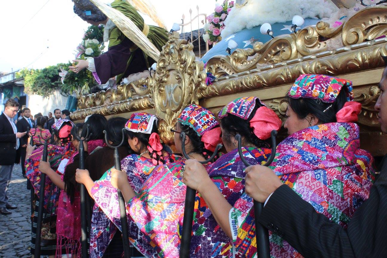 Costumbres que se ven en el rezado de la Inmaculada Concepción de Catedral de Antigua Guatemala