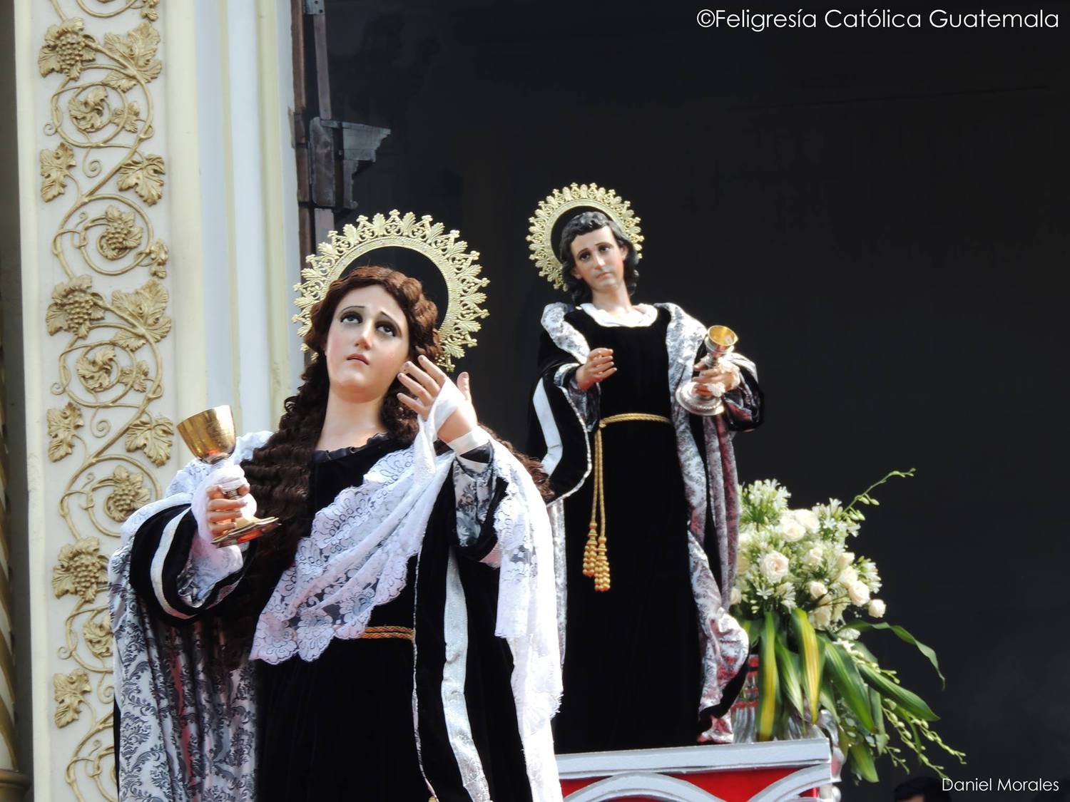 Santa María Magdalena y San Juan Apóstol en procesión de Viernes Santo en el Calvario