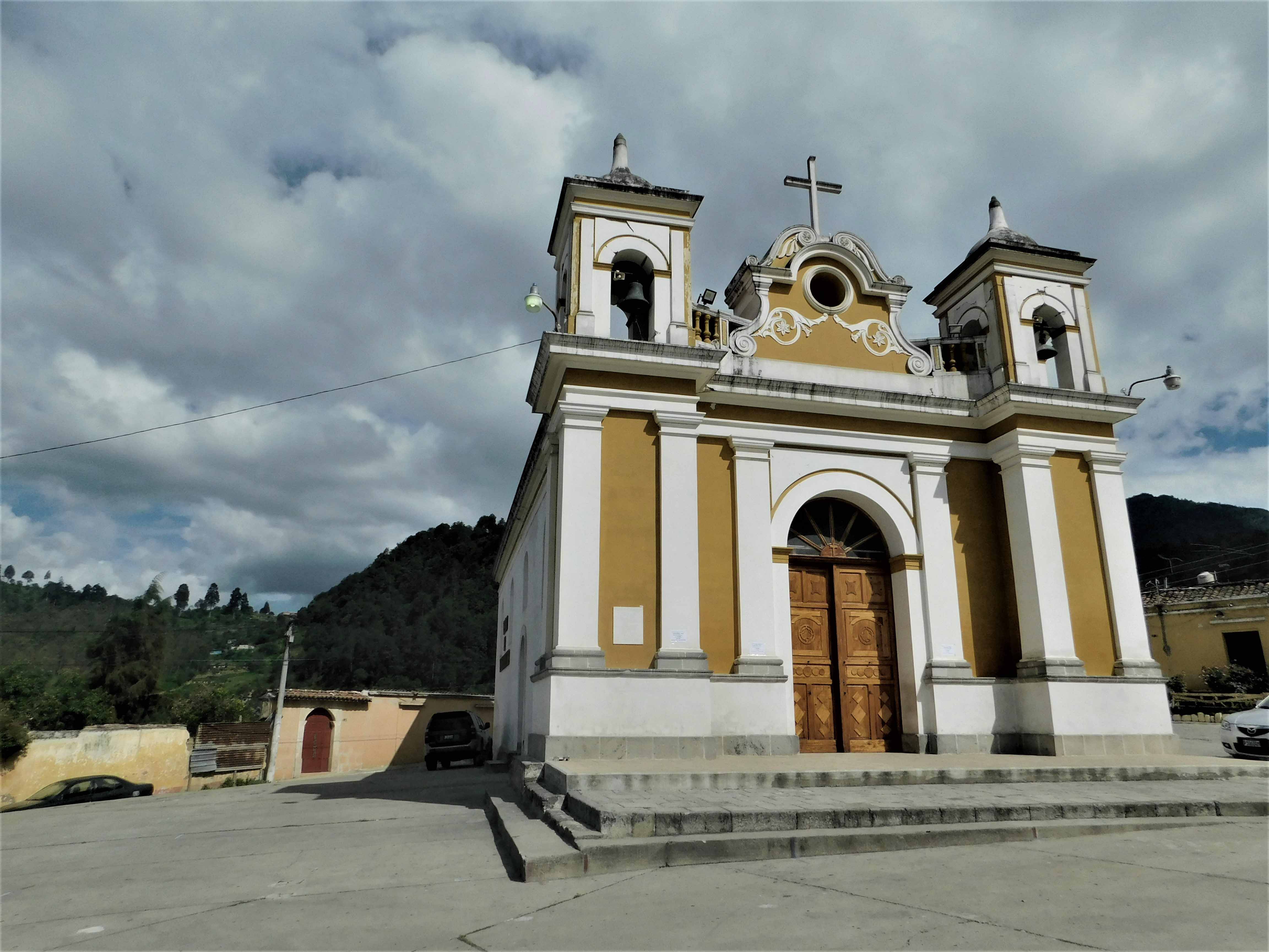 Iglesia la Transfiguración donde actualmente se venera al Cristo Crucificado más grande de Centroamérica