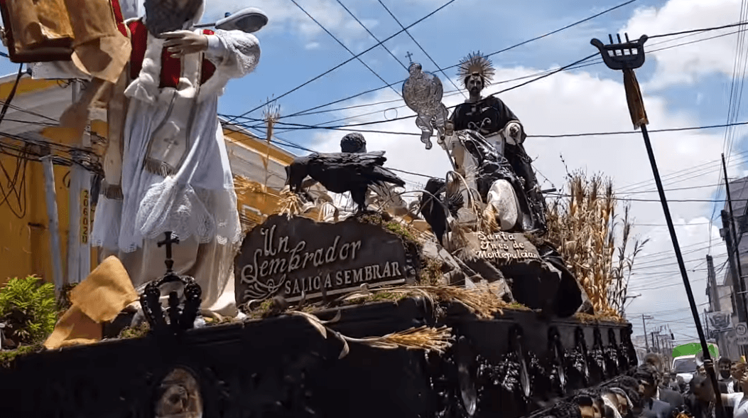 Viral: el vídeo del pequeño incidente en la procesión de Santo Domingo de Guzmán de 2018