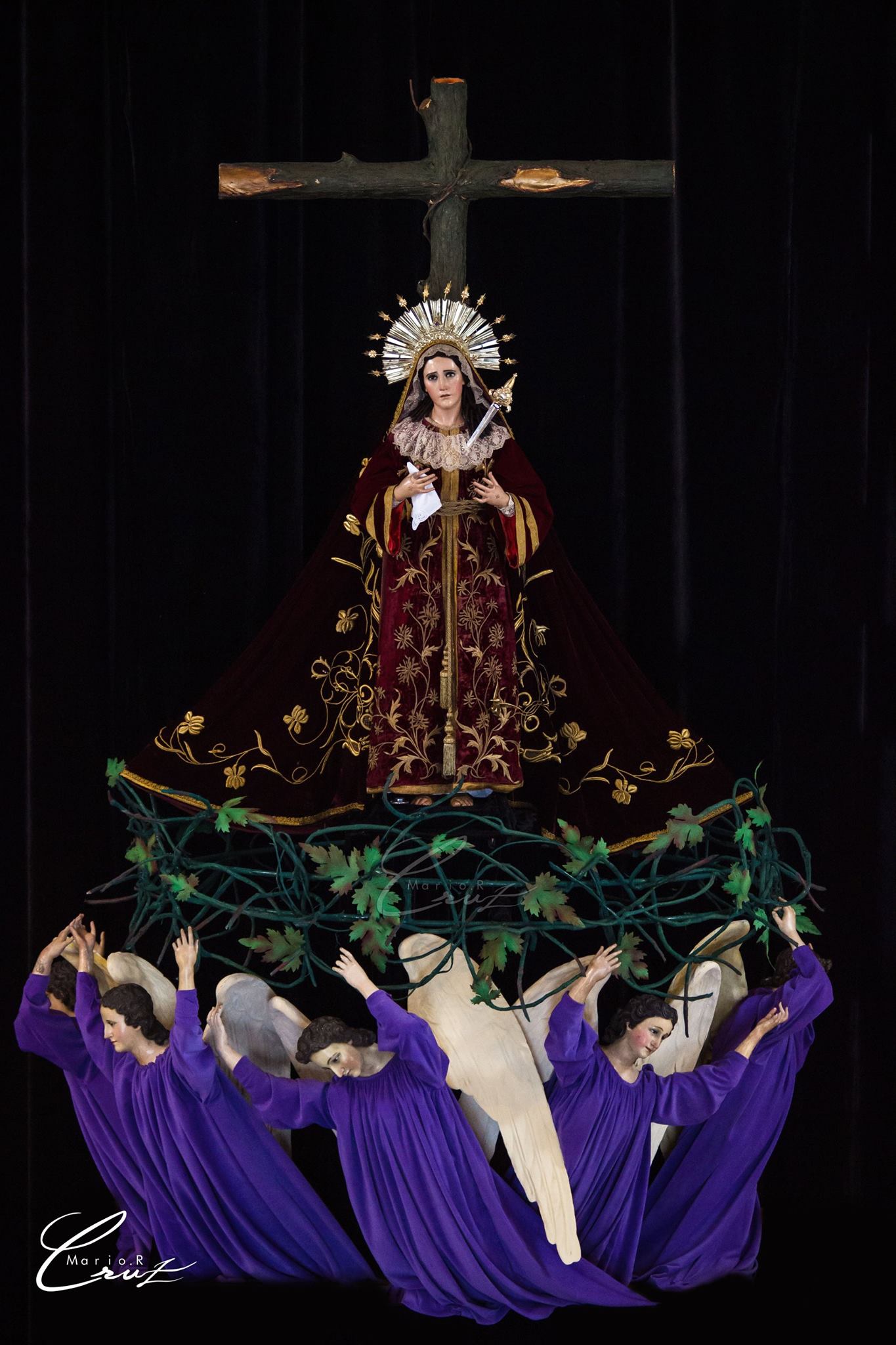 La escuela altarera guatemalteca en los altares y adornos procesionales
