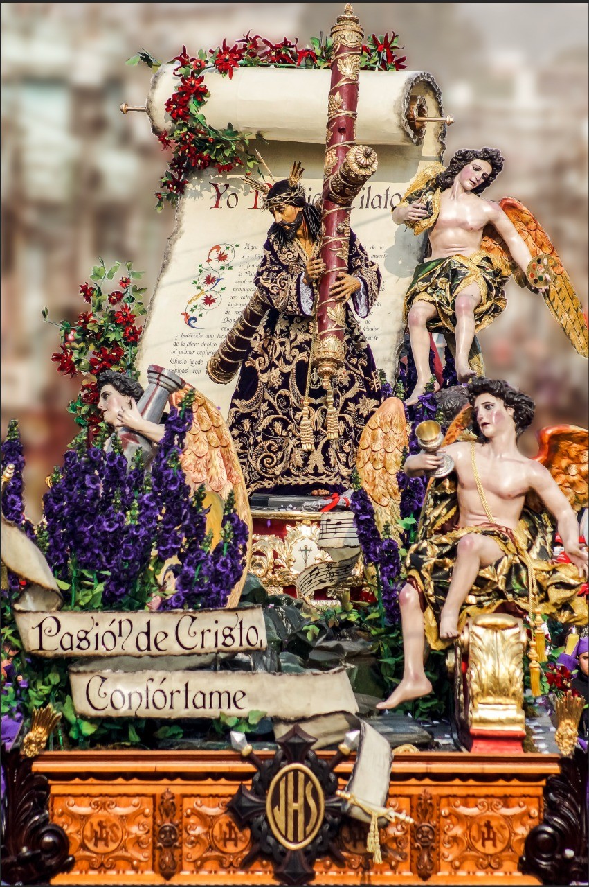 Un altar para Jesús: crónica del adorno procesional de Lunes Santo 2019