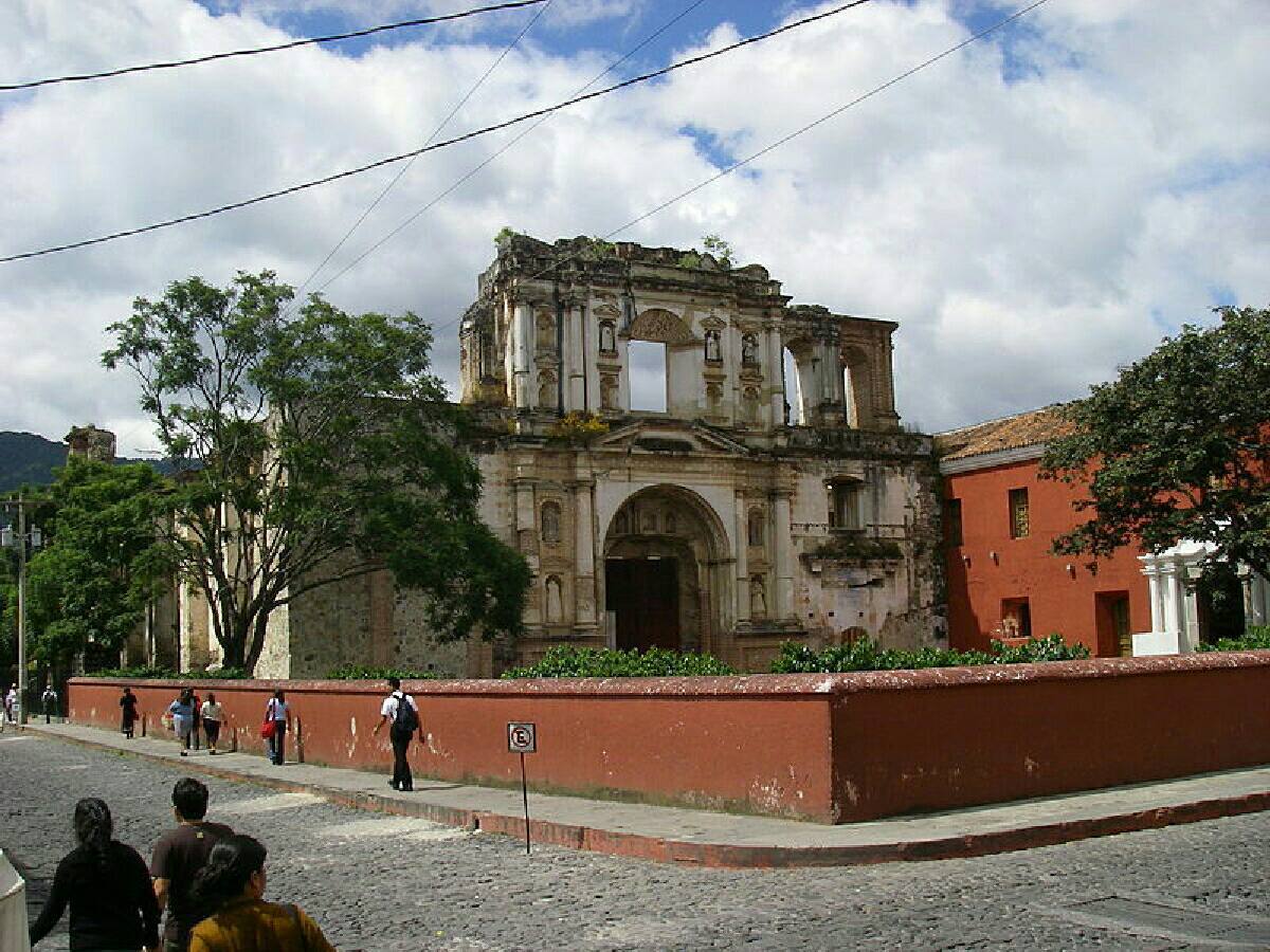 Frente de las Ruinas de la Compañía de Jesús en Antigua Guatemala. (Foto: Créditos a quien corresponda)