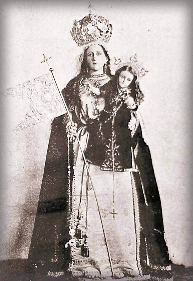 Virgen Del Rosario de Amatitlán ya con su banderín único en su iconografía (Foto: Créditos a quien corresponda)