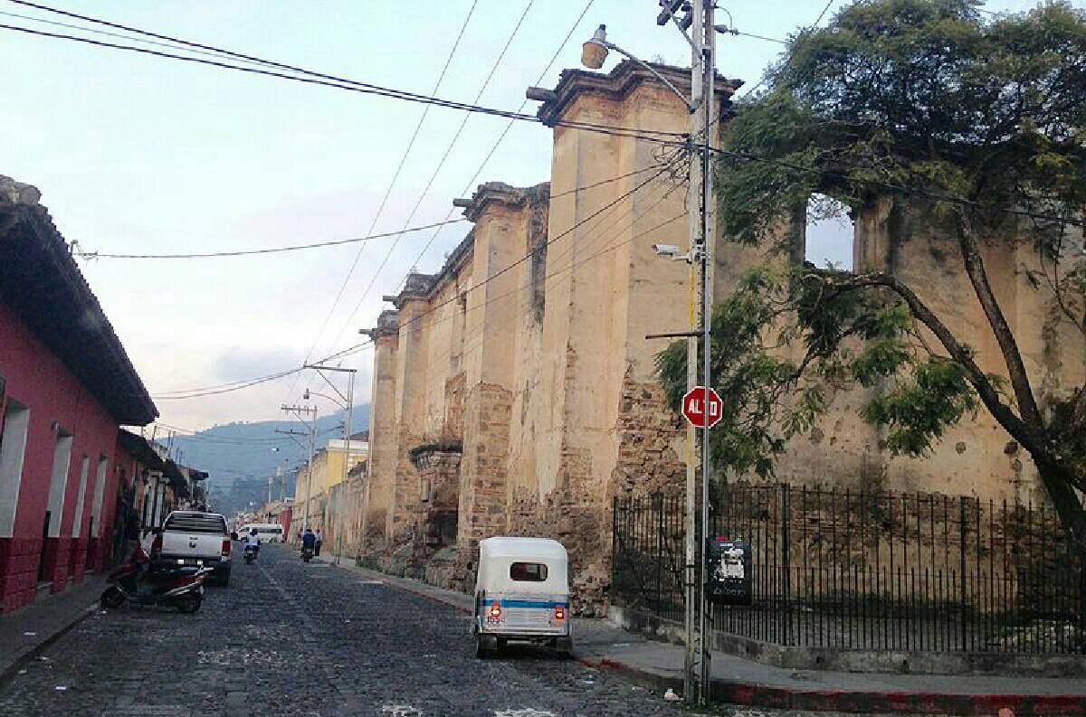 Parte posterior de las Ruinas de la Compañía de Jesús en Antigua Guatemala. (Foto: Créditos a quien corresponda)