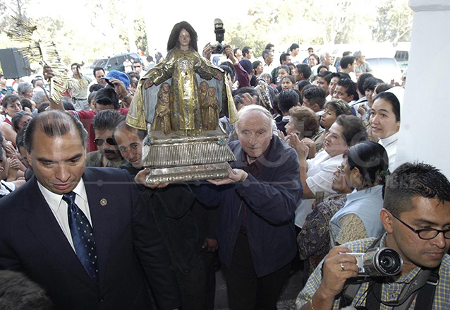 El retorno de la Virgen al Cerrito del Carmen en 2003 (Foto: Hemeroteca Prensa Libre)