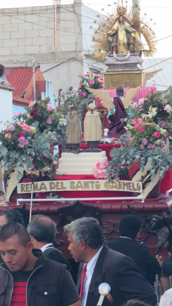 Procesión de la Virgen del Cerrito del Carmen un 16 de julio en la Ciudad de Guatemala