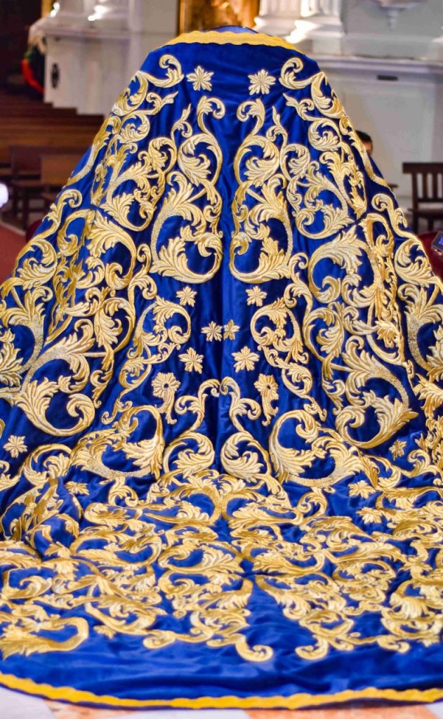 Detalles del bordado del ajuar de la Virgen del Rosario