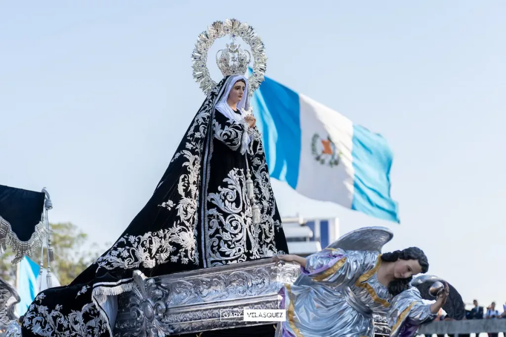 Estreno de la Reina de la Paz en Semana Santa 2024 en Guatemala