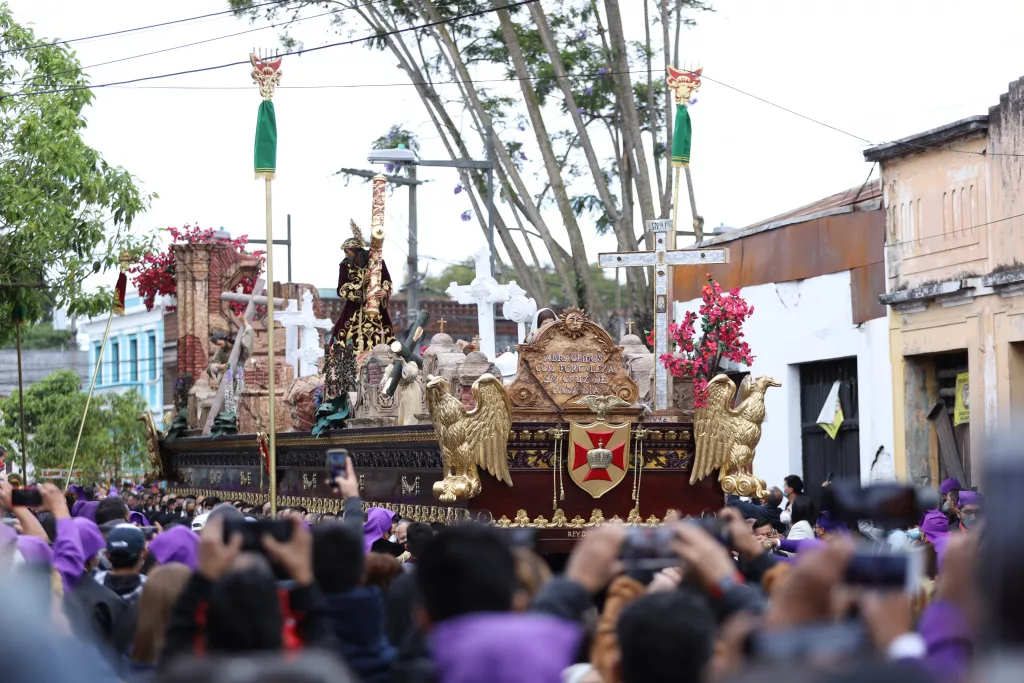 Procesión de Jesús de los Milagros una de las primeras de la Semana Santa 2025