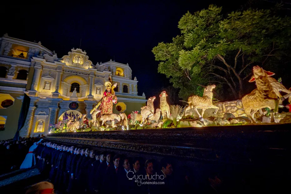 Procesión conmemorativa en la Merced de Antigua Guatemala