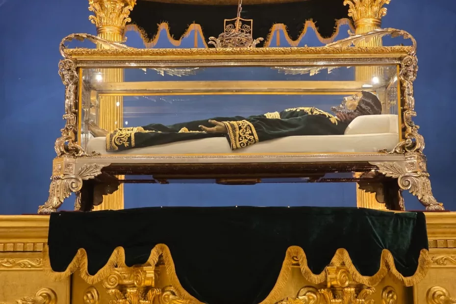El Cristo del Amor vuelve a su urna procesional: devoción y conservación en Santo Domingo
